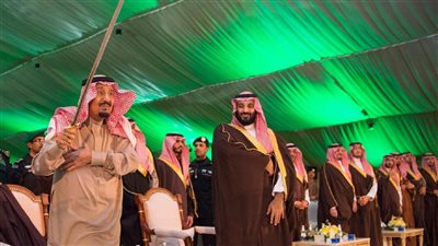 “واشنطن بوست” تكشف كيف أحكم الملك سلمان وولي عهده السيطرة على البلاط الملكي؟