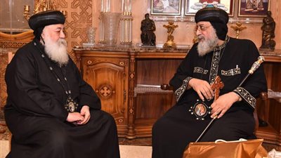 البابا تواضروس يستقبل نيافة الأنبا هدرا عقب عودته من رحلة علاجية بأمريكا (صور)