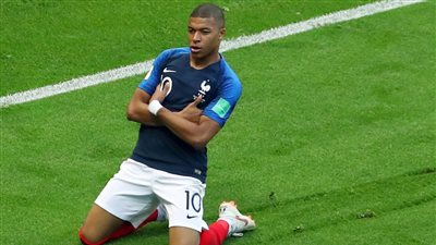 كيليان مبابي يفوز بجائزة أفضل لاعب صاعد بالعالم