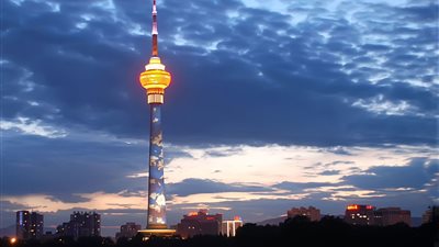 أعلى 10 أبراج إذاعة وتلفزيون في العالم