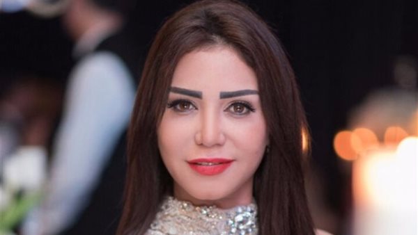 الفنانة إيناس عز