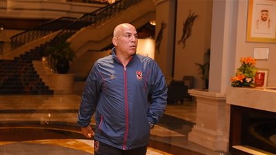 محاضرة نظرية تُجهز لاعبي الأهلي لمواجهة الطلائع