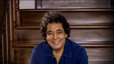 محمد منير يطير لـ شرم الشيخ لإحياء حفل الكوميسا (صورة)