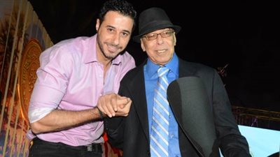 أحمد السعدني بعد تكريم والده بالخليج: “لو عندهم دم يكرموه فى مصر” (فيديو)