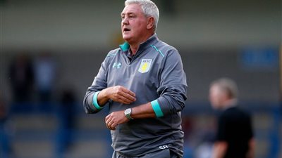 ستيف بروس يقترب من تدريب الأهلي.. والإعلان خلال ساعات