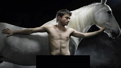 الفنان السوري ليس الأول.. نجوم تعروا على المسرح من قبل لأسباب مختلفة ومادونا أبرزهم (صور)