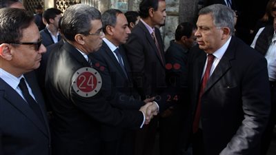 صلاة الجنازة على جثمان الكاتب الصحفي “إبراهيم سعدة” بمسجد عمر مكرم (صور)