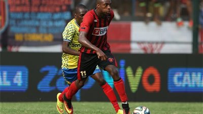 صاروخ أنجولا يوقع للأهلي لمدة 3 مواسم ونصف