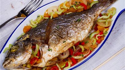 طريقة عمل السمك بالبصل والثوم