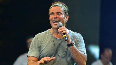 تفاصيل أول حفل لعمرو دياب في مدينة 6 أكتوبر بجامعة مصر (فيديو)