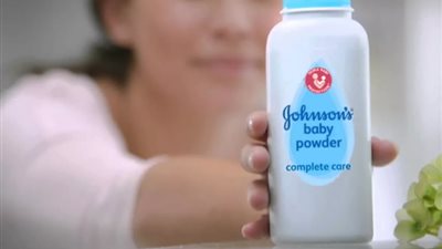 بوردة التلك بها سم قاتل.. حكم قضائى: منتجات “جونسون” تسبب السرطان