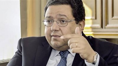 موقف مخزي لـ”مصر الطيران”.. ونائب رئيس الوزراء الأسبق: “عيب قوي الندالة دي”