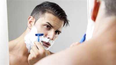 متحدث “مياه الشرب”: 5 دقائق في حلاقة الذقن يساوي استهلاك 30 لتر مياه (فيديو)