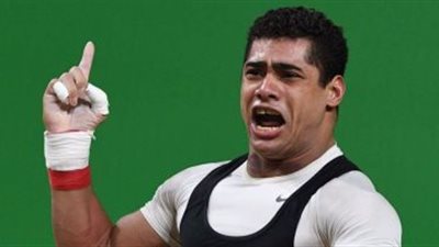 محمد إيهاب بطل رفع الأثقال تحت رعاية “الجارحي” (صور)