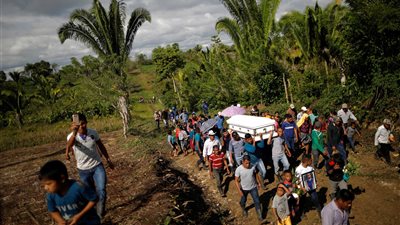 وفاة طفلين مهاجرين بسجون أمريكا