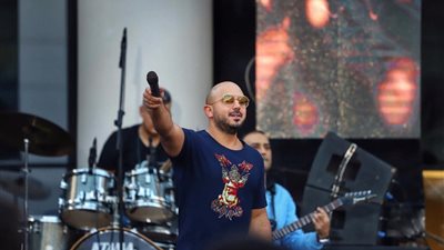 شاهد.. محمود العسيلى يطرح أغنية جديدة من تأليف محامي شهير (صورة وفيديو)