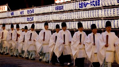 شاهد.. طقوس كهنة الشنتو في اليابان لاستقبال العام الجديد