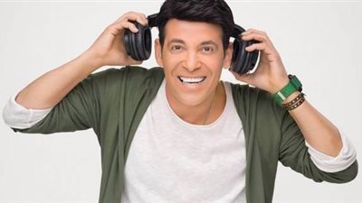 أول كريسماس بعد الحرب.. سعد الصغير يغني من سوريا: “أنا الأسد أهو” (فيديو)