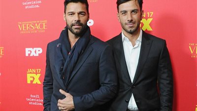 ريكى مارتن يحتفل بإنجاب طفلته الأولى من زوجه المثلى السورى (صور)