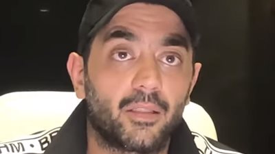 بعد إعلان ارتباطه.. لماذا حذف أحمد فلوكس صوره مع هذه السيدة؟ (صور)