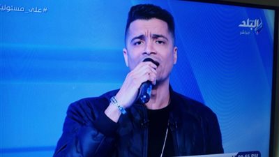 حسن شاكوش يواصل التحدي ويغني على الهواء مع أحمد موسى