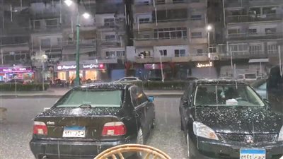 شاهد.. تساقط الثلوج في الإسكندرية رغم تقلب حالة الطقس (فيديو)