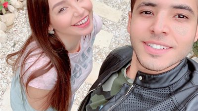 جوهرة تظهر من جديد مع زوجها والجمهور: “هي مراتك فعلًا ولا إيه” (صور)