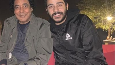 أحمد كامل يكشف كواليس مقابلة الكينج محمد منير في قريته النوبية (فيديو)