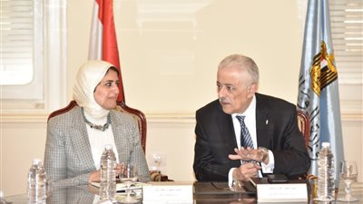 إنذار على يد محضر لوزيري الصحة والتعليم بشأن فيروس كورونا (تفاصيل)