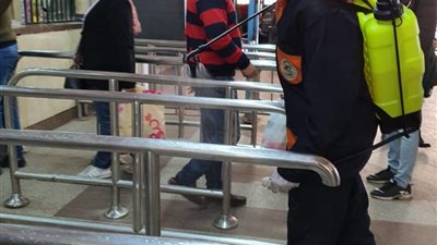 لمواجهة كورونا.. مترو الأنفاق: توزيع كمامات طبية على العاملين والركاب في أوقات الذروة (صور)