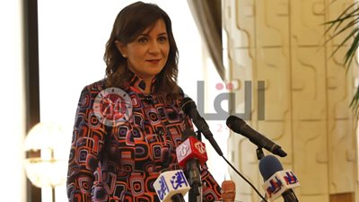 نموذج إنترنت ورقمين وبريد.. “الهجرة” تُعلن خطتها لمتابعة المصريين العالقين في الخارج بسبب كورونا