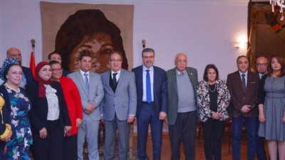 جامعة مصر توقع بروتوكول مع الهيئة العامة لتعليم الكبار للقضاء على الأمية (صور)