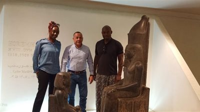 شاهد.. جيمي لوي وميموني داخل متحف الأقصر (صور)