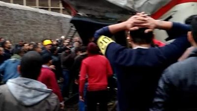 “السكة الحديد”: تعطل برج الإشارة سبب حادث تصادم القطارين في منطقة إمبابة (صور)