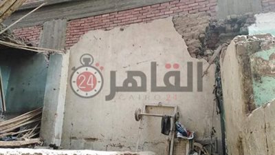 انهيار منزل بسبب الطقس السيء في قنا.. ونجاة مُسنة