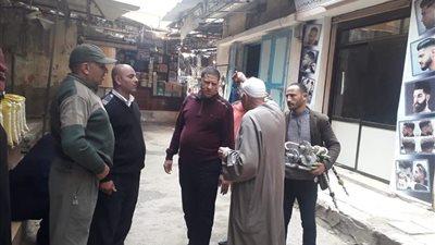 رئيس مدينة الدلنجات يقود حملة على المقاهي لمصادرة “الشيش” لمواجهة كورونا (صور)