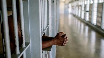 مصدر أمني يرد على حقيقة أول حالة إصابة بفيروس كورونا داخل السجون