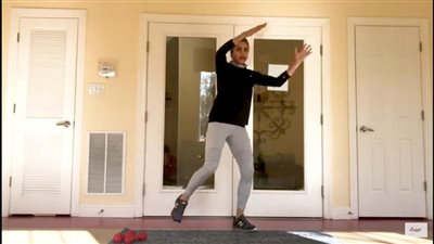 رضوى الغمري تقدم تمارين رياضية صباحية في المنزل لآلام الظهر والمفاصل (فيديو)