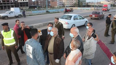 توقيع الكشف الطبي على القادمين من البحيرة والإسكندرية لكفر الشيخ بسبب كورونا (صور)