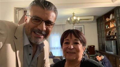 تزامنًا مع عيد الأم.. سميرة عبد العزيز ضيفة برنامج واحد من الناس (صور)