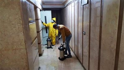 شاهد تطهير منزل المواطن الهندي بمصنع سينمار المصاب بكورونا فى بورسعيد (صور)