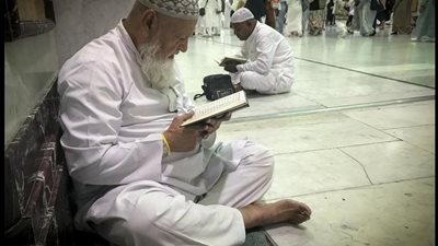 السعودية تعلق الصلاة والتواجد في ساحات الحرمين خاصة يوم الجمعة