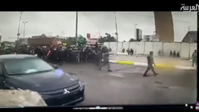 تدافع بين الأمن العراقي وزوار كسروا حظر التجوال في الكاظمية (صور وفيديو)