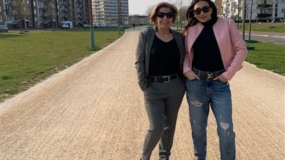 سارة نخلة لوالدتها بعيد الأم: “ريحي دماغك من فكرة إني أتجوز تاني” (صورة)