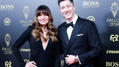 ليفاندوفسكي وزوجته يتبرعان بمليون يورو لمكافحة كورونا