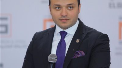 الجارحي يقبل “تحدي الخير” ويتكفل بألف أسرة.. و126 ألف كرتونة مواد غذائية خلال شهر