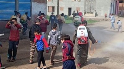 رئاسة مركز ومدينة الزقازيق ترش الأطفال بالكلور لمواجهة “كورونا” في الشرقية (صور وفيديو)
