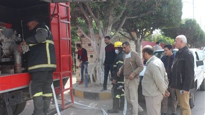 سيارات الإطفاء تشارك في رش وتعقيم شوارع كفر الشيخ (صور)