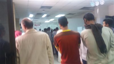 زحام وتكدس.. سنترال دشنا بقنا يخالف تعليمات مجلس الوزراء بمنع التجمعات (صور)