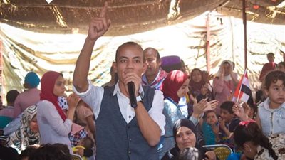 شاب سوهاجي يتطوع بالعمل “دليفري” لأبناء المحافظة لحمايتهم من كورونا (صور)